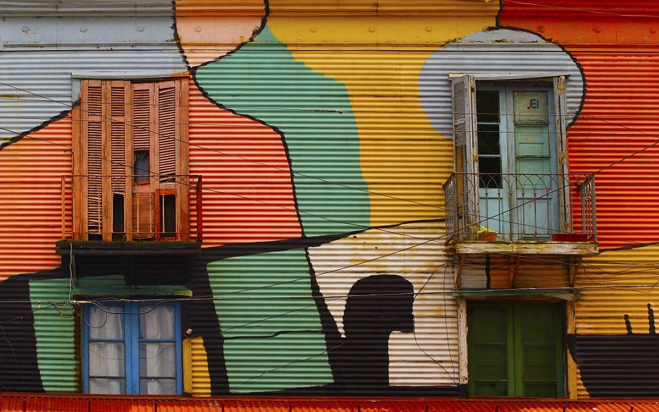 Casas coloridas y artísticas en la calle Caminito de Buenos Aires