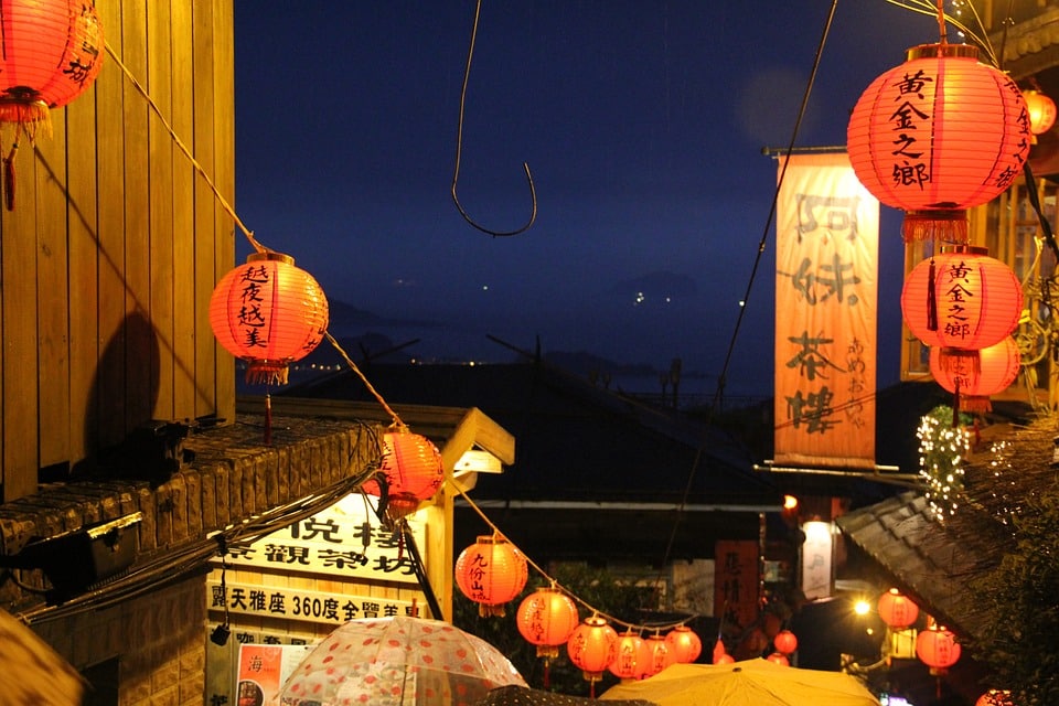 Luces y ambientación orientales típicas