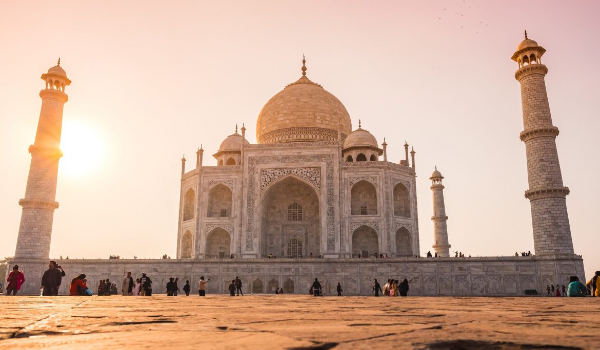 El Taj Mahal en Agra, es un impresionante mausoleo en honor a la difunta esposa del Shah Jahan