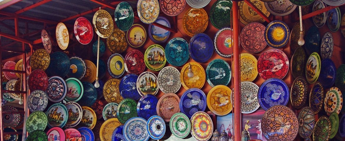 Puesto de cerámicas en el mercado de artesanía de Marrakech