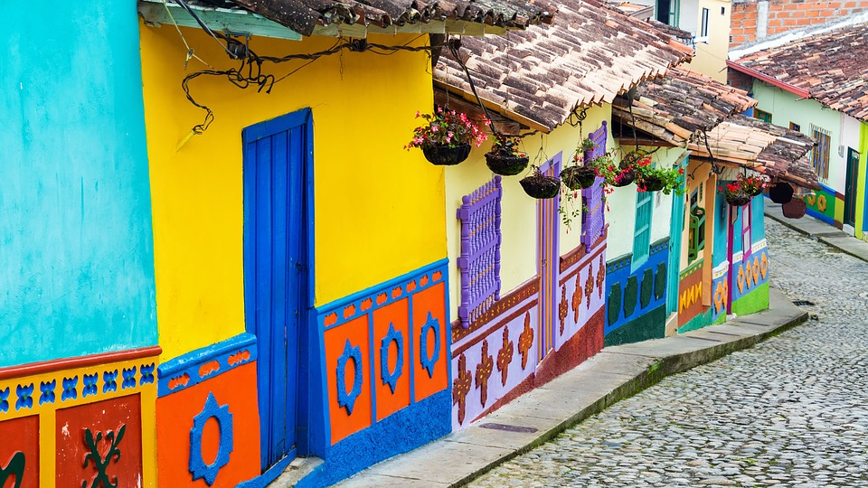 Casas coloridas en Bogotá, parte del proyecto 'Barrio de colores'