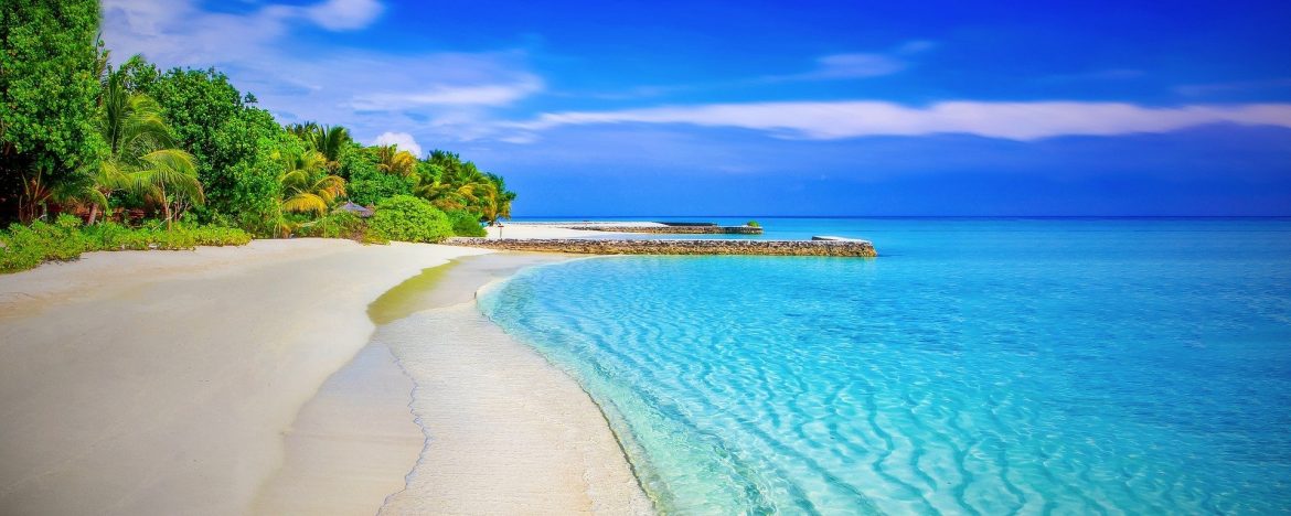 Playas de arena blanca, palmeras y aguas turquesas en Nadi