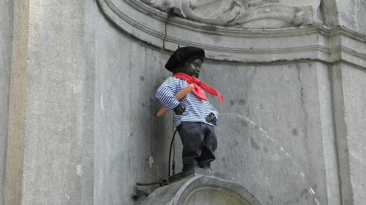 La fuente del Manneken Pis en Bruselas