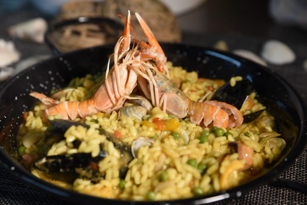 La paella de marísco, quizás uno de los platos más icónicos del país