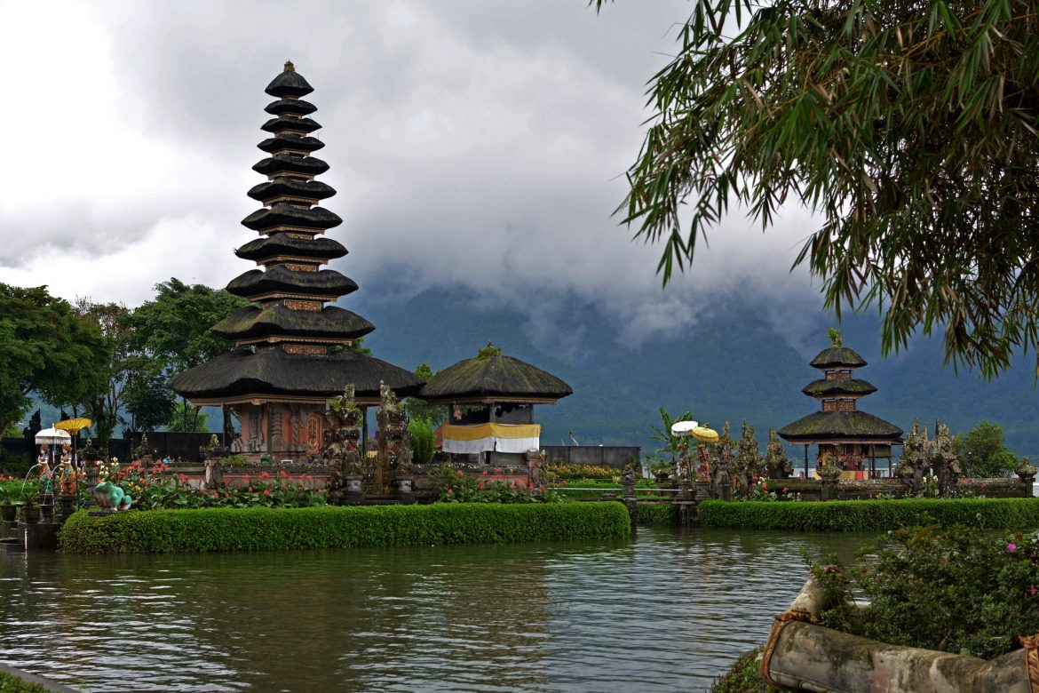 Pura Ulun Danu es un templo sobre las aguas del lago Bratan