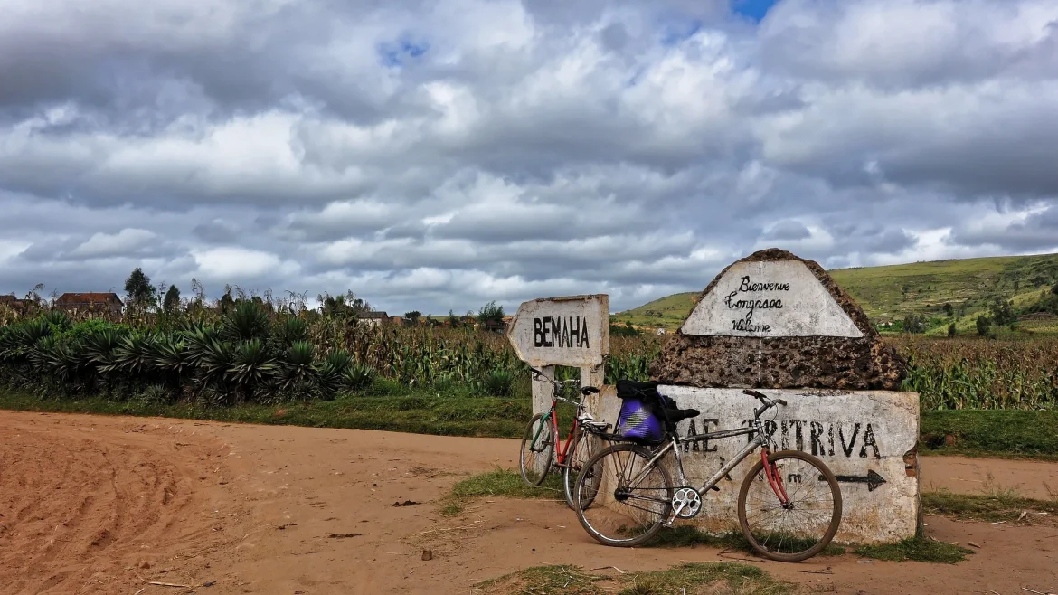 Explorar la isla de Madagascar en bicicleta es un plan increible para los más deportistas y aventureros